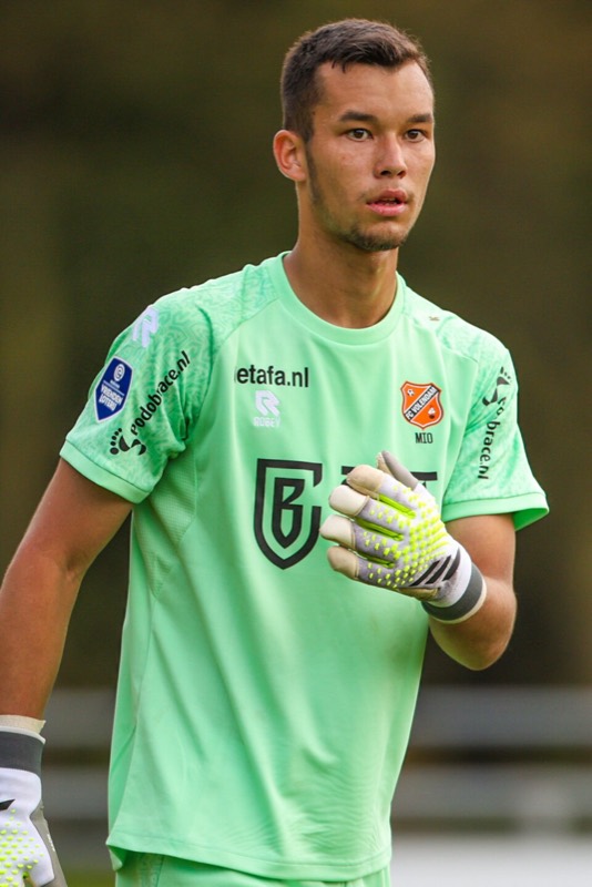 Mio Backhaus in FC Volendam's green goalkeeper shirt, September 2023